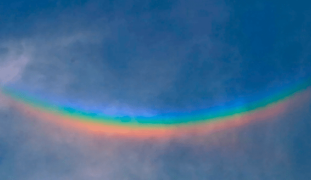 Un arcoíris “al revés” apareció el domingo 19 de abril en el cielo italiano. (Foto: Captura)