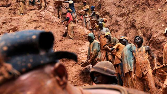 Los niños trabajan en minas en el Congo, dado la crítica situación económica del país africano. Foto: AFP (archivo)