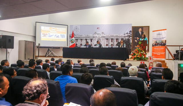 Alcaldes electos la prioridad es llevar agua potable y no construir estadios ni monumentos´