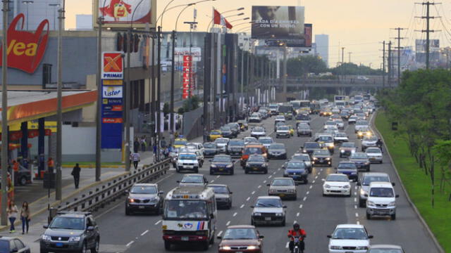 La avenida Javier Prado es una de las arterias en la capital que presenta mayor congestión vehicular en horas punta.  (Foto: La República)