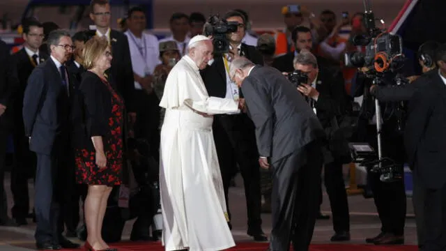 PPK tras despedir al papa Francisco:  “Ha sido una gran visita para el Perú”