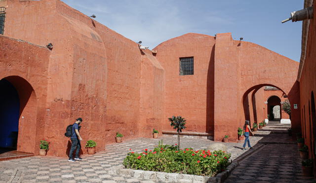 en caida. Número de visitantes a Monasterio de Santa Catalina se ha reducido debido a las protestas por la crisis política.