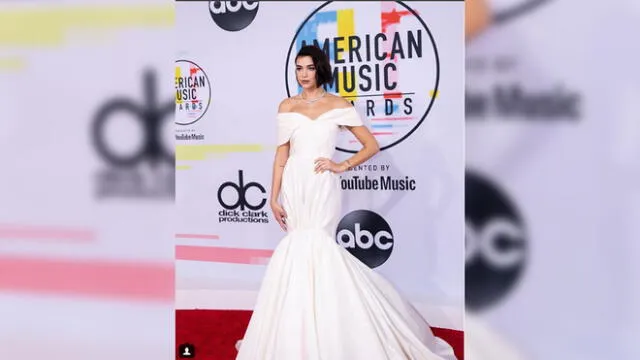 American Music Awards 2018 : Dua Lipa blanco de memes por su vestido de gala [FOTOS]