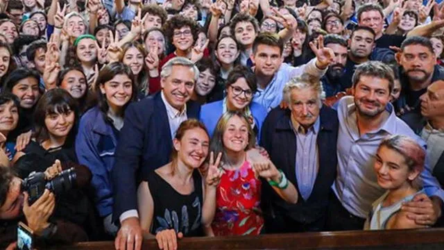 Alberto Fernández, favorito en las encuestas presidenciales de Argentina, utilizó el lenguaje inclusivo en su discurso ante los estudiantes. Foto: Difusión