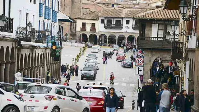 Retrocede peatonalización por reapertura de parte de plaza de Cusco a vehículos
