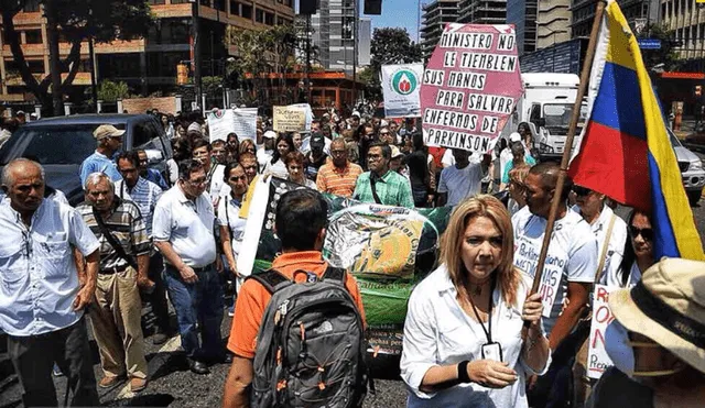 "No quiero morir": Pacientes con Parkinson en Caracas marcharon para exigir canal humanitario