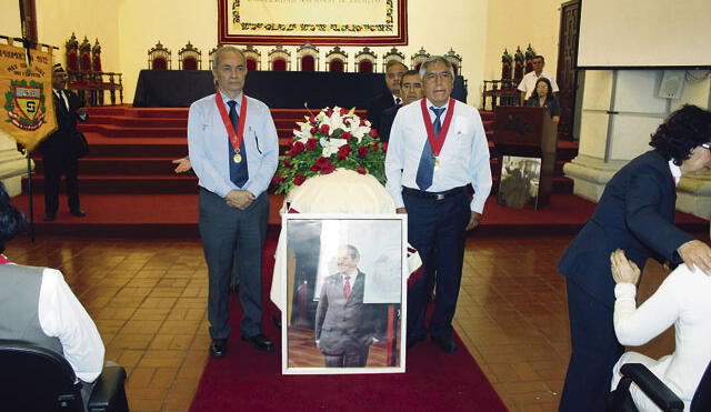 Trujillo: Dieron conmovedor último adiós a investigador y catedrático Santiago Uceda