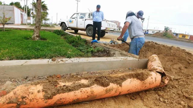 Chiclayo: hallan conexiones clandestinas de agua y alcantarillado en carretera Pimentel