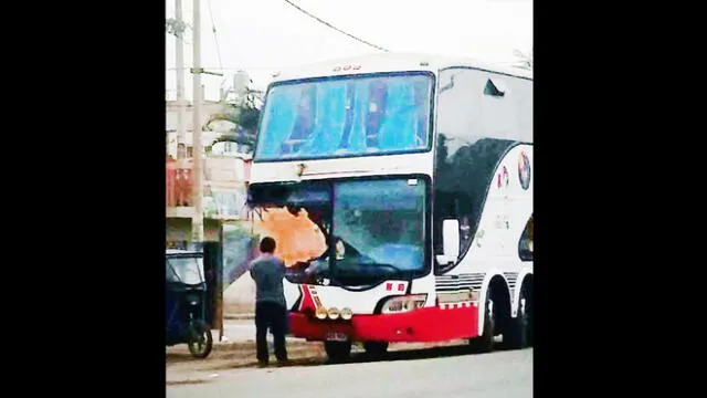 Huarmey: Bus chocó contra un tráiler y dejó como saldo 8 heridos