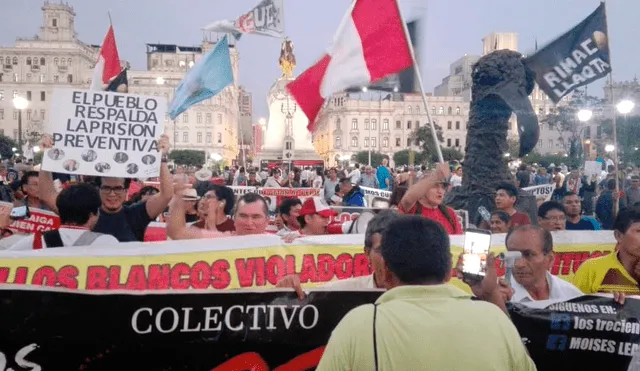 Ciudadanos marcharon manifestando su apoyo a Domingo Pérez y Rafael Vela