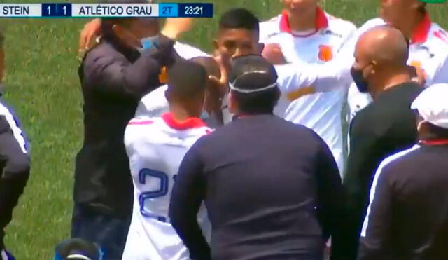 Tras anotar el empate, Marcelo Gallardo fue cubierto por sus compañeros pero el árbitro terminó expulsándolo. Foto: Captura/DirecTV