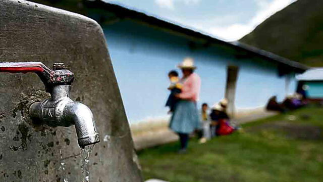 Agua. Región y Vivienda invierten en mejorar servicio de agua.