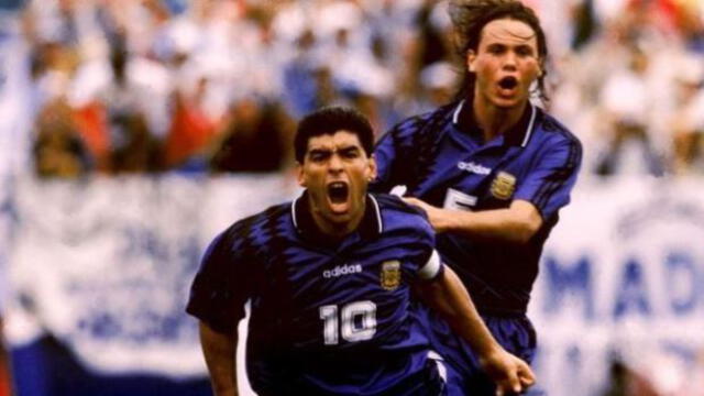 Maradona celebrando el gol con Fernando Redondo, volante de la 'albiceleste'. Foto: Google.