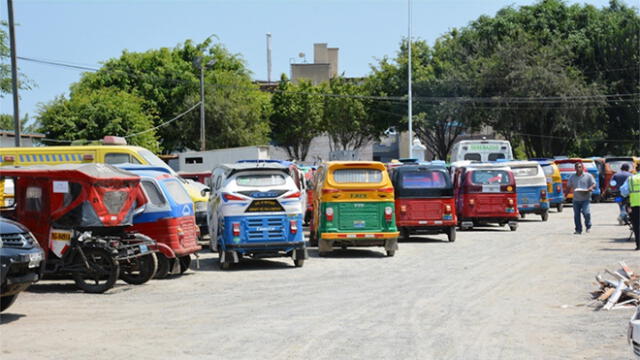 Surco: mototaxis transitaban sin licencia para poder circular