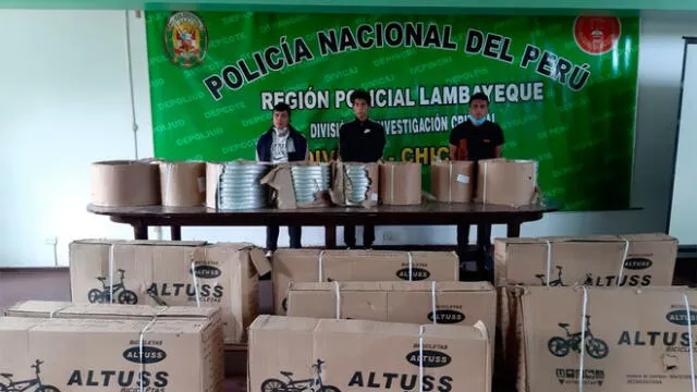 Policía les halló las nueve bicicletas montañeras desarmadas en sus respectivas cajas . (Foto PNP)