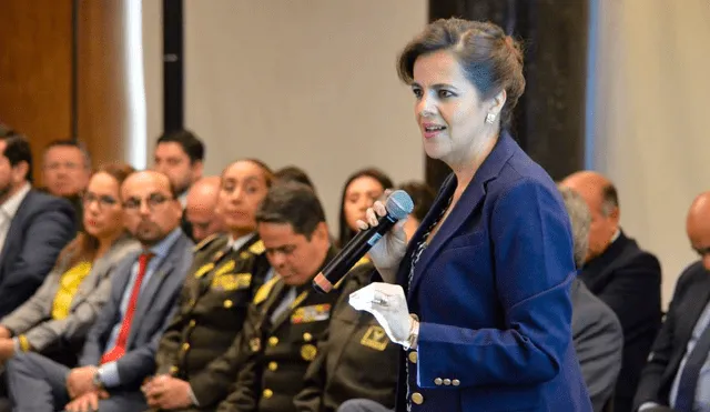 "Los protagonistas de octubre buscan mi destitución como premio consuelo", indicó la ministra de Gobierno. Foto: El Universo