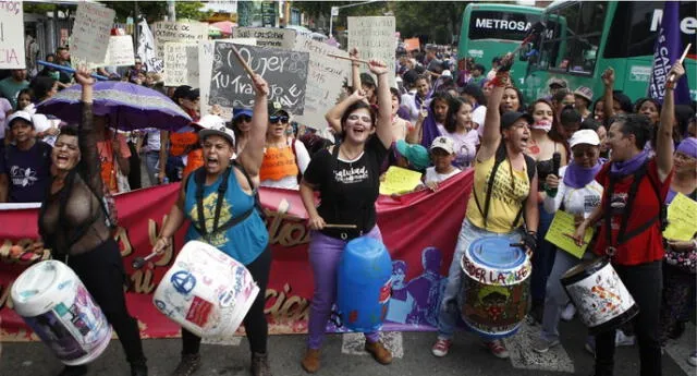Latinoamericanas marchan y alzan su voz contra la violencia machista