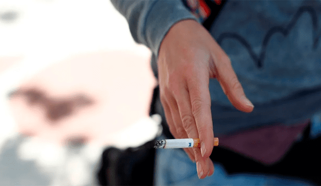 Respirar el humo del cigarrillo de una persona contaminada podía constituir un factor de riesgo de transmisión del coronavirus.