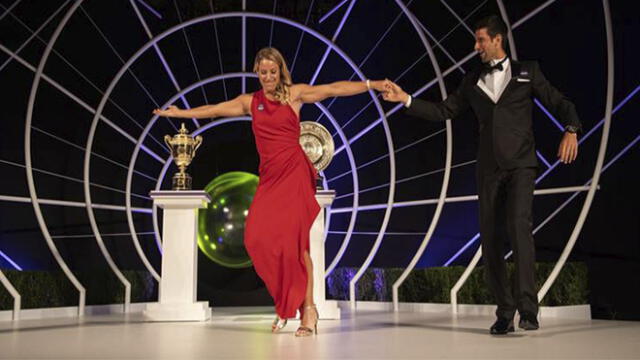 Campeones Wimbledon: la ganadora Angelique Kerber  se lució en el baile con Novak Djokovic. Foto: captura web Milenio.