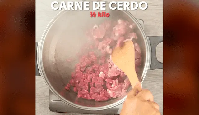 Cocina la carne de res y de cerdo en una sartén bien caliente.