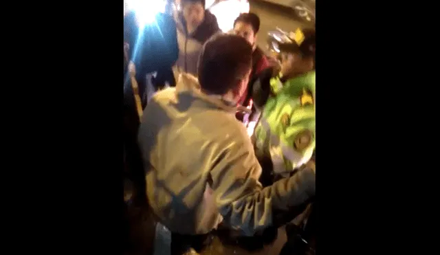 El agresor también fue atacado por los pasajeros y este se disculpó para evitar que lo denuncien. Foto: Captura
