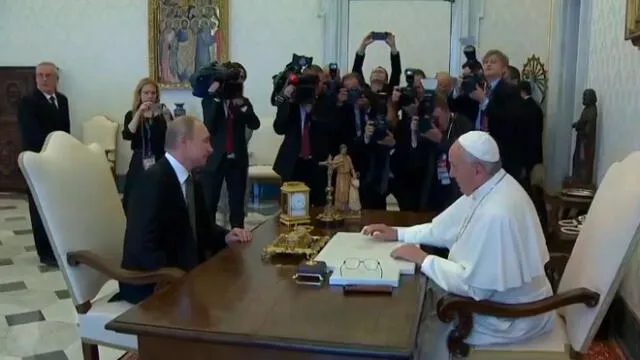 Encuentro entre el Presidente de Rusia y el Papa Francisco. Foto: Captura AFP
