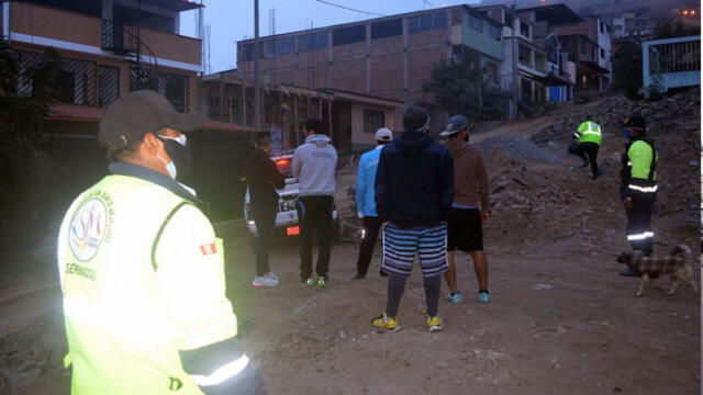 Los intervenidos fueron trasladados a la dependencia policial del distrito. Foto: Cortesía/ Municipalidad de SJM.