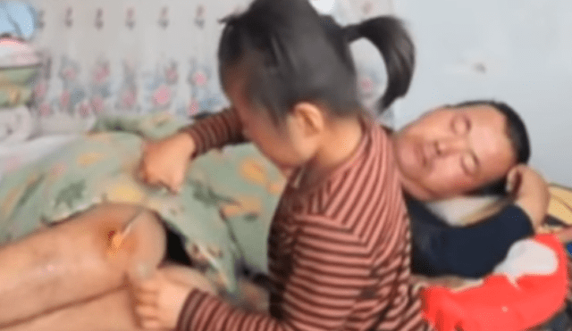 YouTube: niña conmueve al mundo al cuidar de su padre parapléjico [ VIDEO]