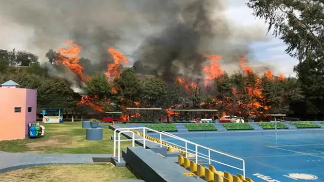 Incendio en Club Internacional de Arequipa quema cuatro vehículos [VIDEO]