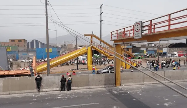Panamericana Norte: Camión tumba puente y este cae encima de auto [VIDEO]