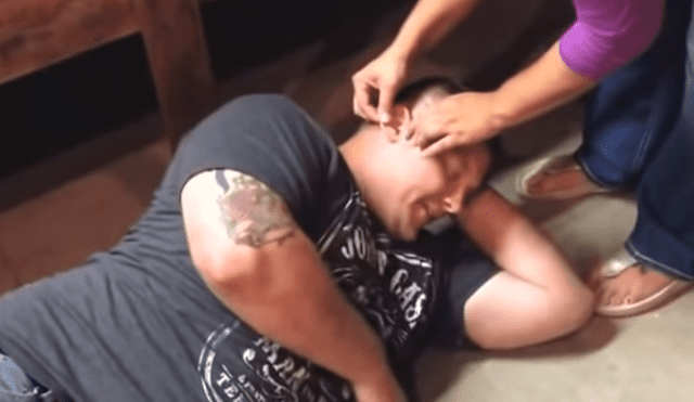 YouTube viral: hombre se queja de terribles dolores de oreja, lo revisan y extraen aterradora criatura [VIDEO]