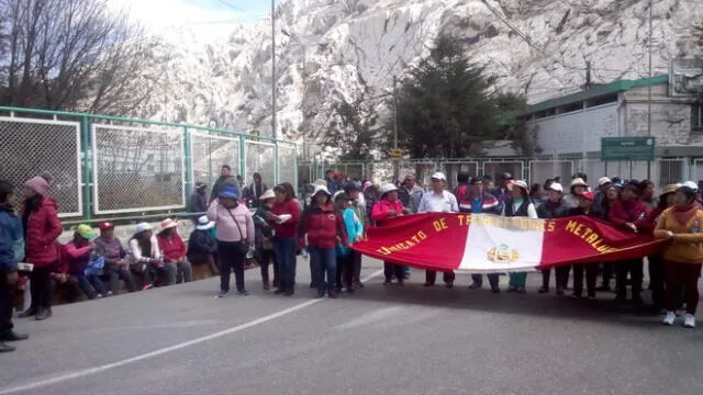 Junín: Trabajadores de minera bloquearon carretera central por dos horas