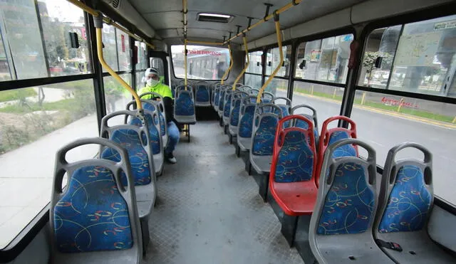 Los buses tienen con poco aforo de usuarios. Foto: John Reyes/La República.