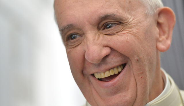Entre risas, Papa Francisco señala que no 'trabaja tanto': "Es un don del Señor"