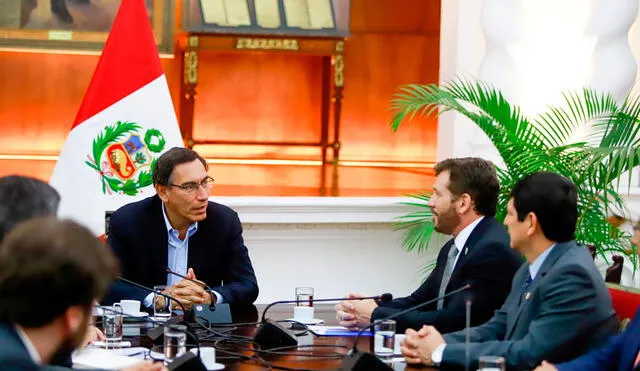 Martín Vizcarra se reunió con Alejandro Domínguez, presidente de la Conmebol.