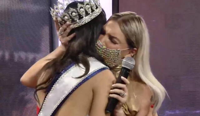 Kelin Rivera y Jessica Newton se abrazan en la final del Miss Perú 2020.