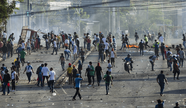 Presidente de Nicaragua revoca reforma que desencadenó ola de protestas y muertes