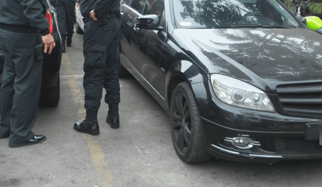 Villa María del Triunfo: 'Marcas' atacan a contadora en su auto y roban 11 mil soles