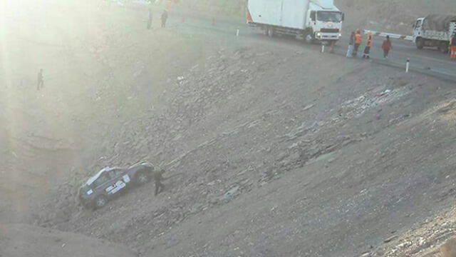 En Moquegua patrullero cae a barranco con dos policías a bordo [VIDEO]