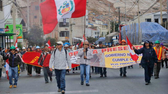 Junín: Carretera Central es bloqueada por trabajadores de La Oroya para exigir adjudicación