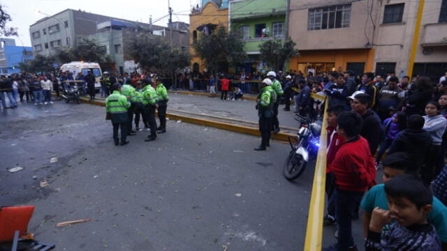 Bomberos atendieron emergencia, mientras que ambulancias SAMU y patrulleros de la Policía y Serenazgo trasladaron a los heridos a hospitales. (Foto: Flavio Matos / La República)