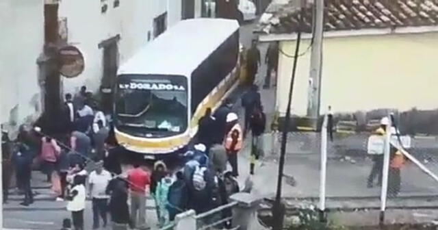 Cusco: Trabajadora de limpieza muere en choque de locomotora con bus [VIDEO]