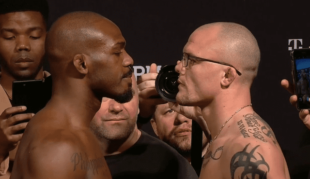 UFC 235 Jones vs Smith: Revive los intensos careos del pesaje oficial [VIDEO]