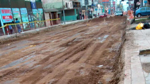 Obras entorpecen desplazamiento de vehículos en San Miguel