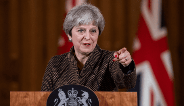 Theresa May exige respeto a la Unión Europea y aclara que continuará con el Brexit