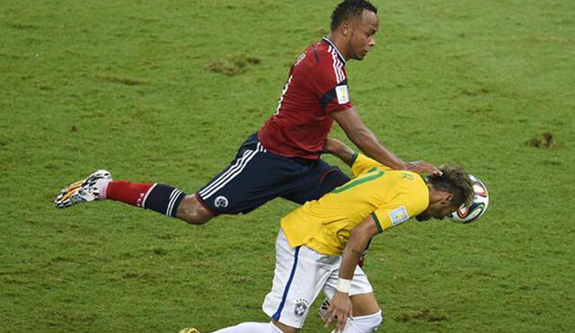 Camilo Zúñiga lesionó a Neymar en el Brasil vs. Colombia de cuartos de final del Mundial 2014. Foto: AFP.