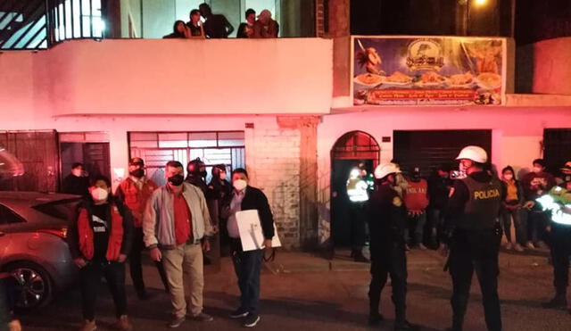 Fiscalizadores ediles y policías intervinieron local de la avenida 29 de marzo al promediar las 8.00 p. m. Foto: Municipalidad de San Martín de Porres