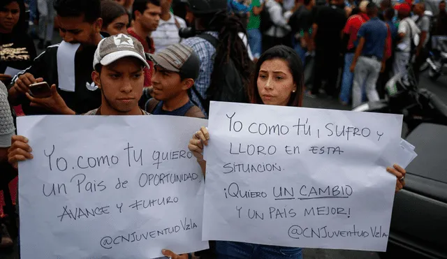 Opositores venezolanos piden ayuda humanitaria en el Día del Trabajador