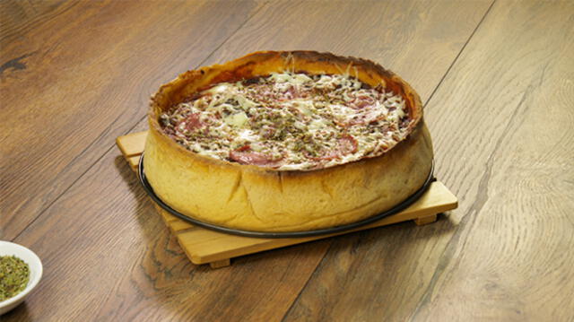 ¿Cómo preparar Pizza casera al estilo Chicago?