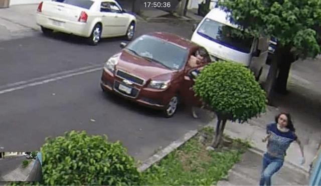 El hombre ya fue identificado por las autoridades, gracias a la placa de su auto Sedan color vino. (Foto: Difusión)